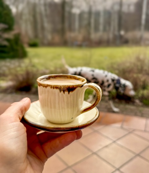 Espresso. Filiżanka ze spodkiem kremowa żłobiona ok 100 ml
